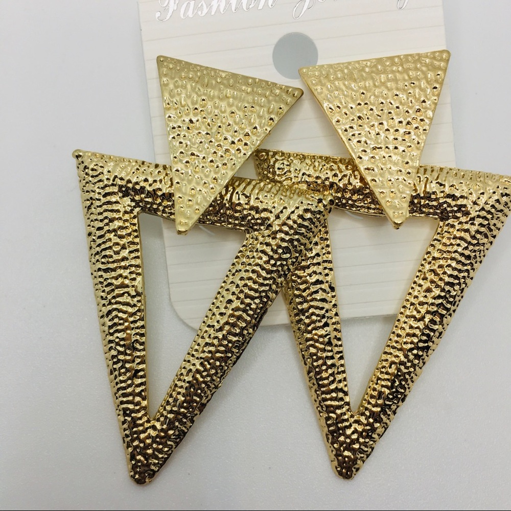 EARRINGS GEOMETRIC HAMMED GOLD TONE! Pierc… - Picture 2 of 6
